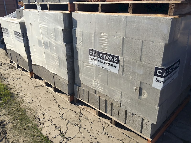 The distribution of the density of the concrete blocks on the pallet